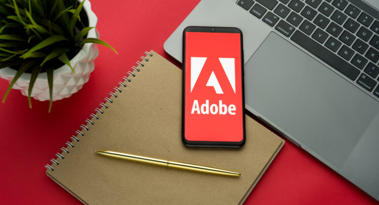 Аналитики с оптимизмом смотрят на прибыль Adobe (NASDAQ:ADBE) за третий квартал: чего ожидать