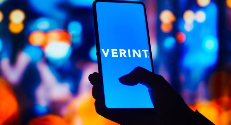 Акции Verint (NASDAQ:VRNT) выросли на 19% после слабых результатов второго квартала; Понижение рейтинга