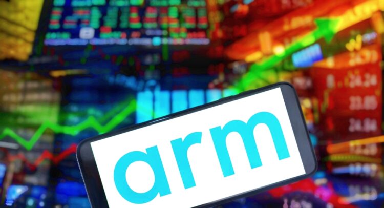 Переоценены ли акции Arm (NASDAQ:ARM)?