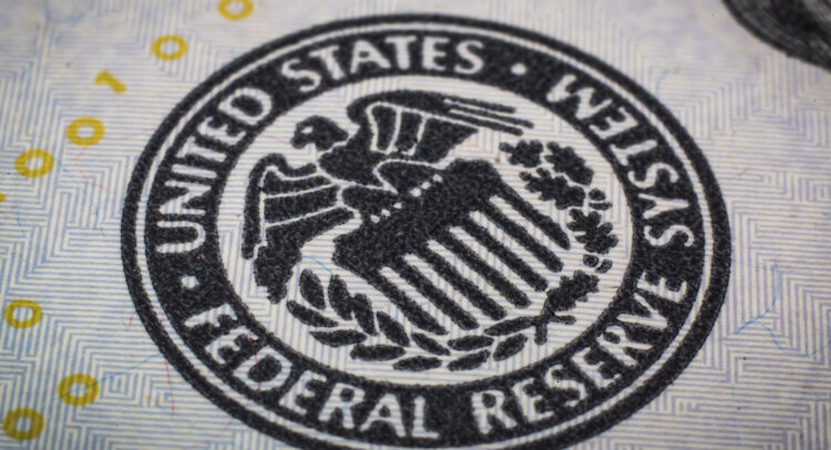 Федеральная резервная система не повышает ставку, оставив оценку пиковой ставки без изменений