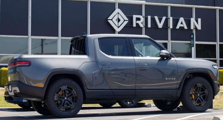 Нидхэм бьет по столу по акциям Rivian