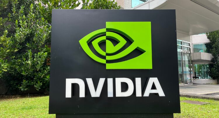 Акции Nvidia (NASDAQ:NVDA): аналитики сохраняют оптимистичный настрой, несмотря на расширение ограничений на чипы