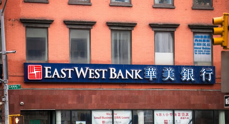 EWBC Stock: Li Lu, The “Chinese Warren Buffett,” Bought This Bank