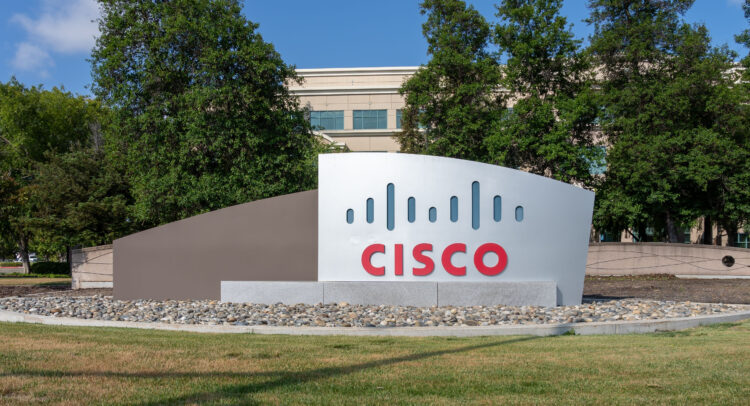 Cisco Systems (NASDAQ:CSCO) снижает 10 % за счет мягкого руководства