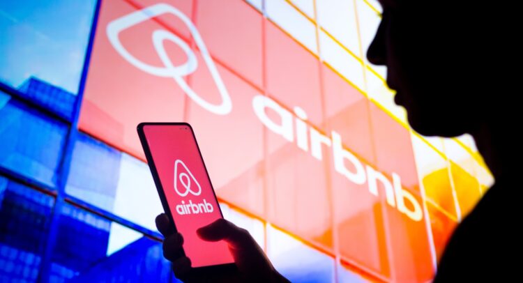 Акции Airbnb (NASDAQ:ABNB) выросли благодаря новому странному приобретению