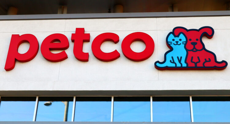 Акции Petco (NASDAQ:WOOF): рынок опционов сигнализирует о потенциале короткого сжатия