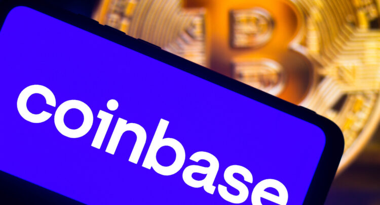 Акции Coinbase (NASDAQ:COIN): аналитики проявляют осторожность после звездного ралли