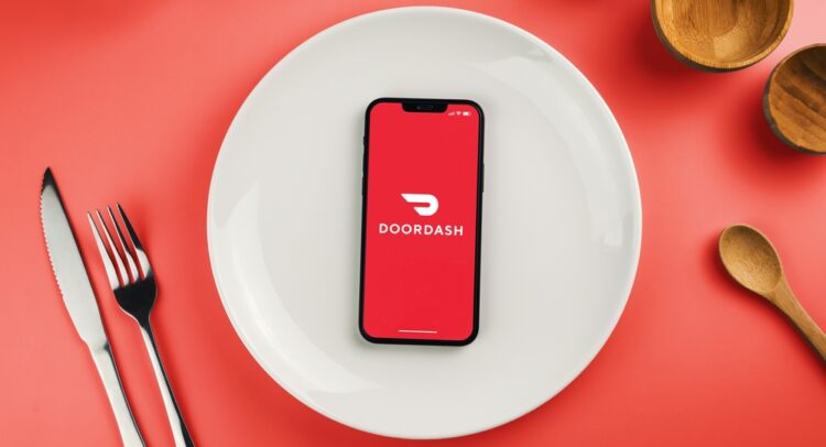 Цена DoorDash (NASDAQ:DASH) растет на фоне стремительного роста заказов и сокращения потерь в третьем квартале