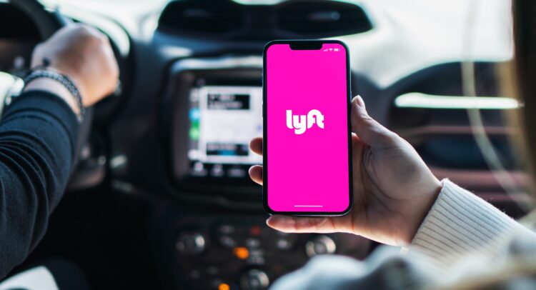 Почему акции Lyft (NASDAQ:LYFT) упали, несмотря на высокие прибыли в третьем квартале?