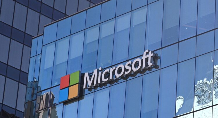 Акции Microsoft (NASDAQ:MSFT): по-прежнему «сильная покупка» на историческом максимуме