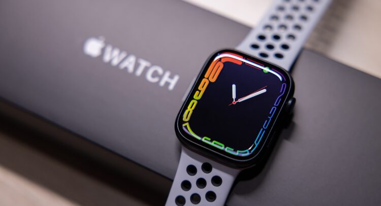 Apple (NASDAQ:AAPL) Slips despite Apple Watch Win