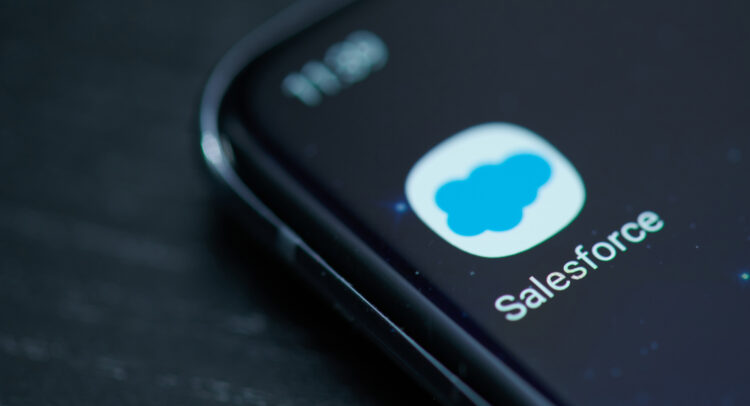 Акции Salesforce (NYSE:CRM): рост ускорится. Стоит ли покупать?