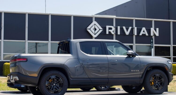 Кому принадлежат акции Rivian (NASDAQ:RIVN) ?