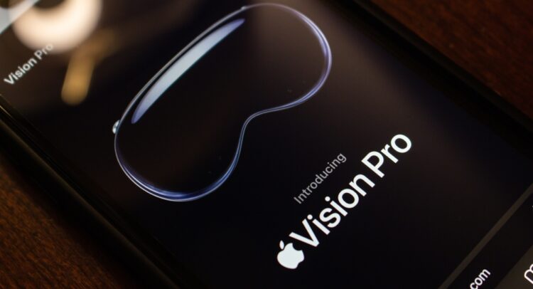 Apple (NASDAQ:AAPL) наращивает производство Vision Pro, запуск Eyes в феврале