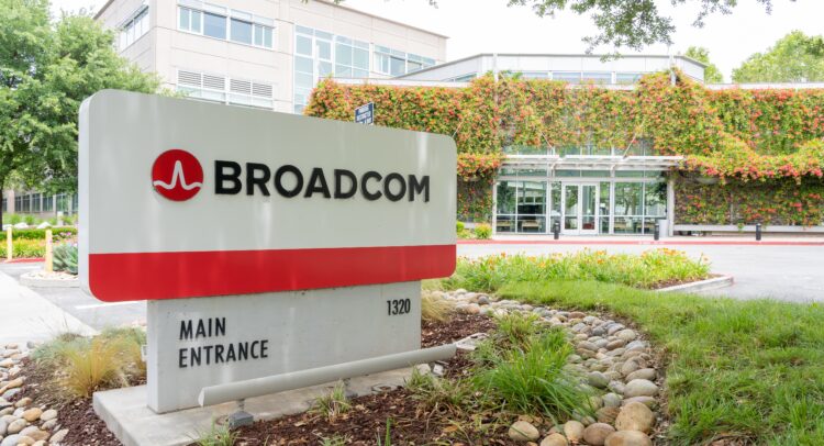 Акции Broadcom (NASDAQ:AVGO) подскочили на 10% благодаря похвале аналитиков