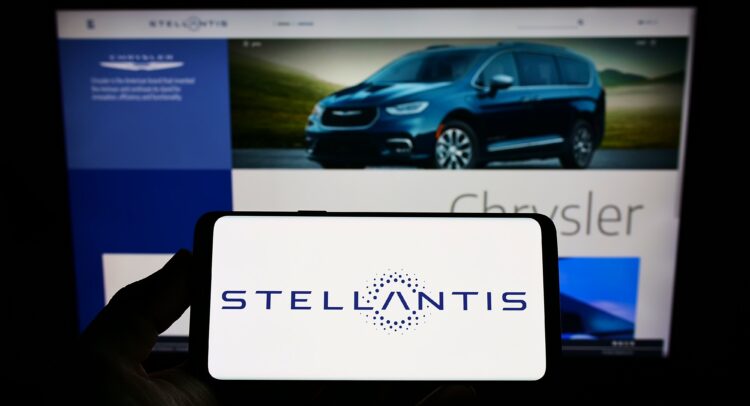 Stellantis (NYSE:STLA) продвигается вперед с новым электрическим Fiat