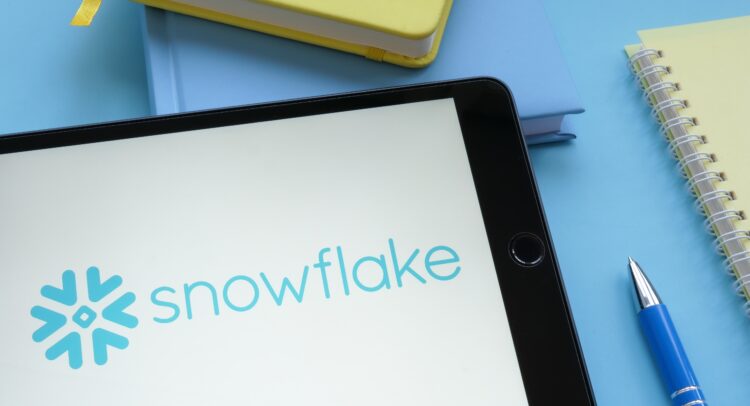 Snowflake (NYSE:SNOW) выросла, несмотря на жесткие разговоры аналитиков