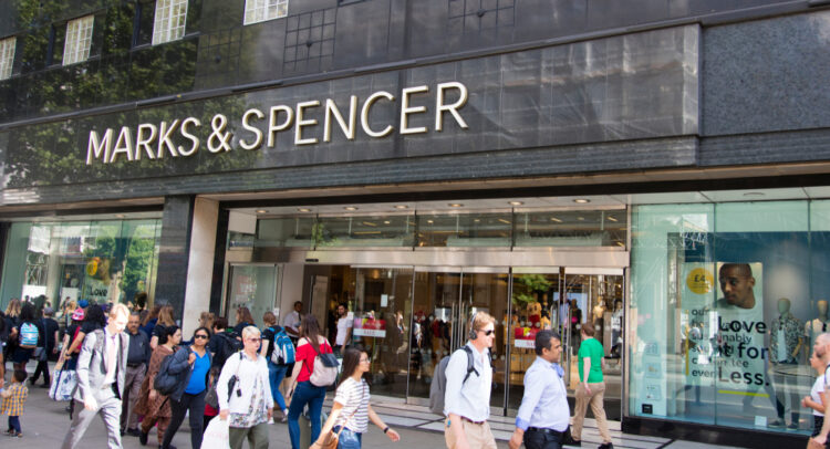 Акции Великобритании: Marks and Spencer (MKS) растет благодаря повышению рейтинга РБК