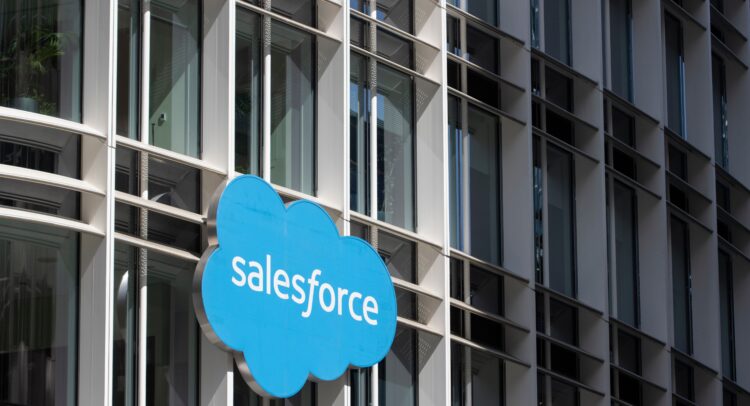 Salesforce (NYSE:CRM): Аналитики не могут прийти к единому мнению по поводу этого дорогого программного обеспечения