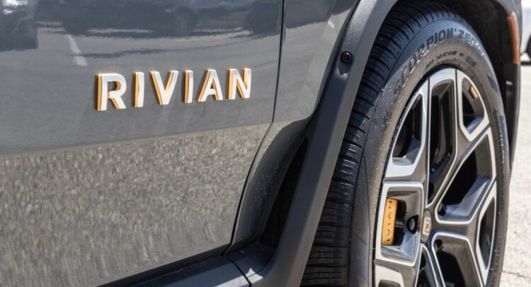 Акции Rivian (NASDAQ:RIVN) упали после разочаровывающих поставок в четвертом квартале