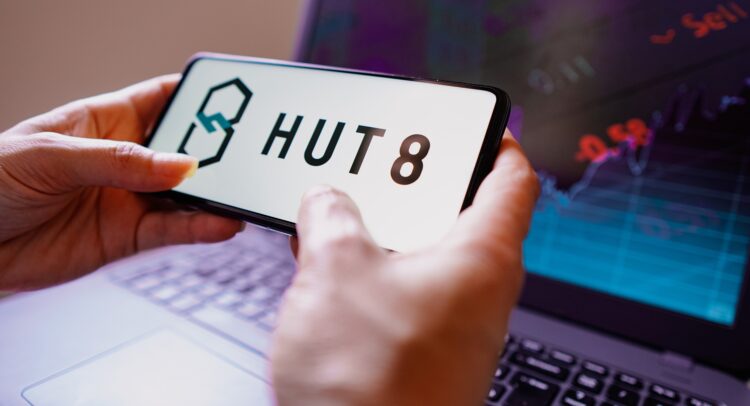 Hut 8 Mining (TSE:HUT) Slips despite Doubling Down on Bitcoin