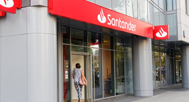 Испанские акции: Banco Santander (SAN) сокращает рабочие места в США на фоне перехода к цифровым технологиям