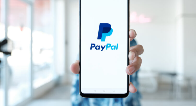 Акции PayPal (NASDAQ:PYPL): аутсайдер в гонке ИИ
