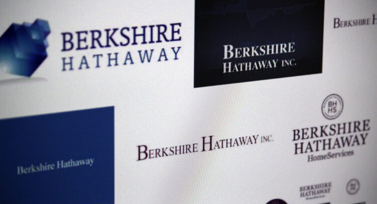 Buffett’s Berkshire Trims Stake in AAPL, Adds CVX