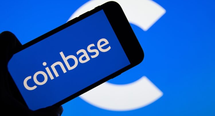 Кому принадлежат акции Coinbase (NASDAQ:COIN)?