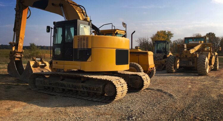 DE vs. CAT: Which Heavy Machinery Stock Is the Better Buy?