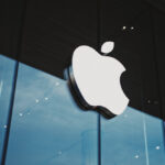 Barclays Analyst Warns of Apple’s (NASDAQ:AAPL) Weak iPhone Builds