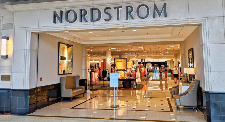 Прибыль JWN: Nordstrom упала после слабого прогноза на 24 финансовый год