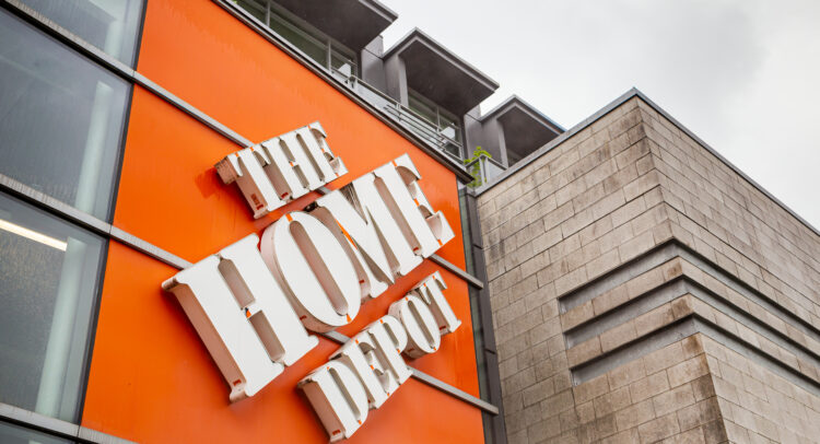 Могут ли акции Home Depot (NYSE:HD) продолжить рост после тяжелого квартала?