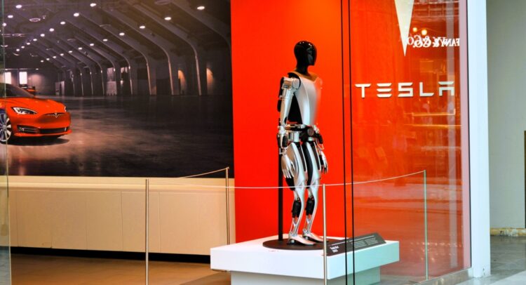 Tesla’s (NASDAQ:TSLA) Optimus Leads the Charge into Humanoid Robotics