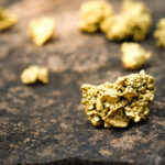 NEM vs. GOLD: Which Gold Mining Stock Is Better?