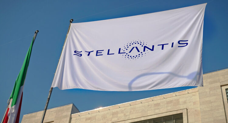 New Job Cuts Can’t Keep Stellantis (NYSE:STLA) in the Green