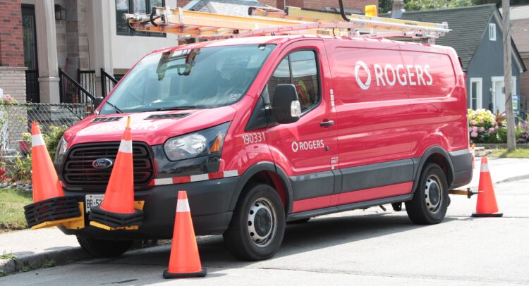 Rogers Communications (TSE:RCI.B) Slips on Real Estate Fire Sale Plan