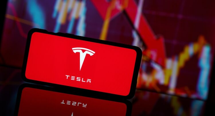 Tesla (TSLA) предстанет перед судом за функции беспилотного вождения