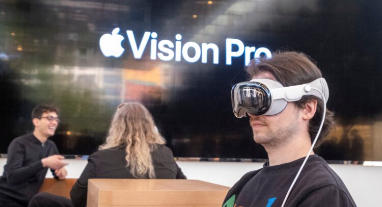Apple (NASDAQ:AAPL) to Move Vision Pro to Foreign Markets