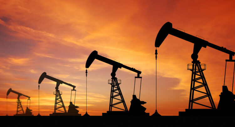 Нефть выросла на фоне надежд на снижение ставок