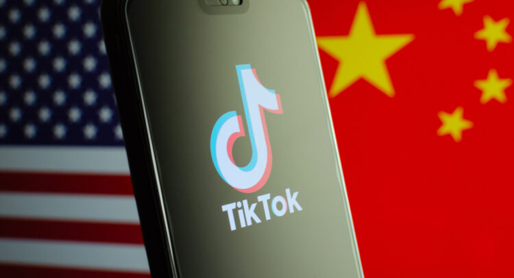 TikTok занимает твердую позицию против закона о продаже или запрете