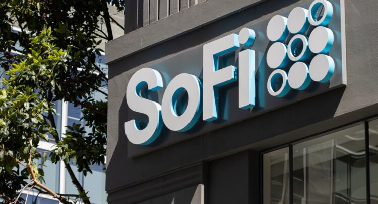 Акции SoFi (SOFI): снижение на 30% с начала года, вот о чем сигнализируют настроения инвесторов