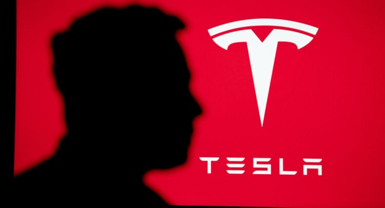 Падение на 57% по сравнению с максимумами: стоит ли покупать акции Tesla (NASDAQ:TSLA) сейчас?