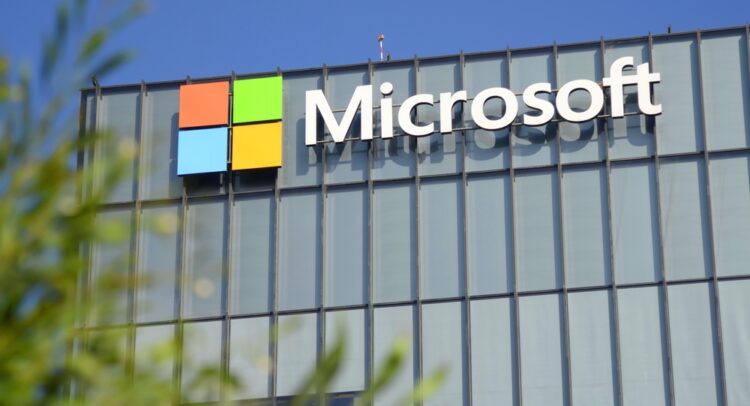 Президент Байден представляет мегацентр обработки данных Microsoft (NASDAQ:MSFT) в Висконсине