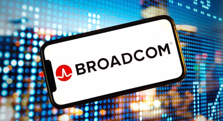Акции Broadcom (NASDAQ:AVGO) выросли на 10 000% с момента IPO. Не поздно ли покупать?