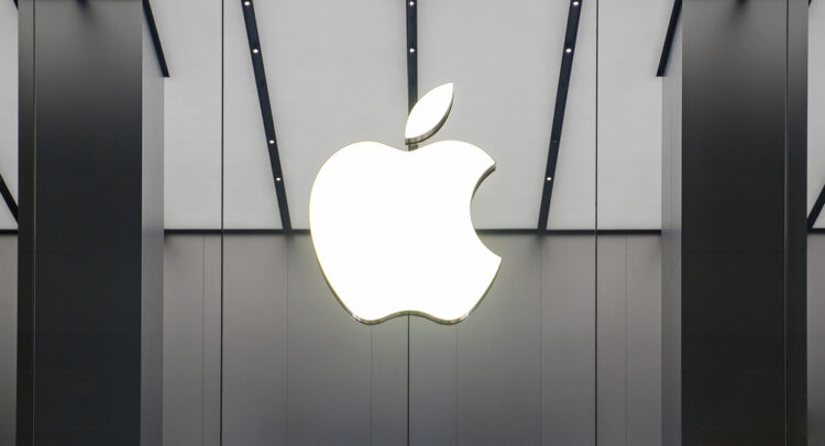 Кому принадлежат акции Apple (NASDAQ:AAPL)?