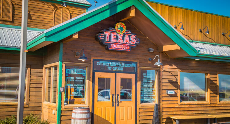 Texas Roadhouse (NASDAQ:TXRH) Sizzles With Improving Outlook