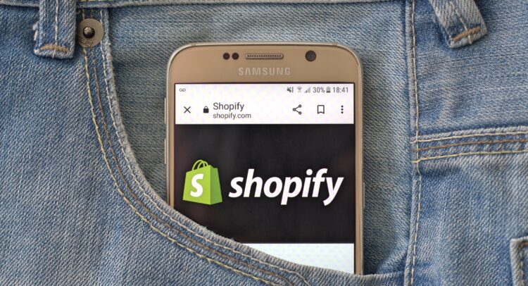 Shopify (TSE:SHOP) Slips despite New Deal, New AI Tools