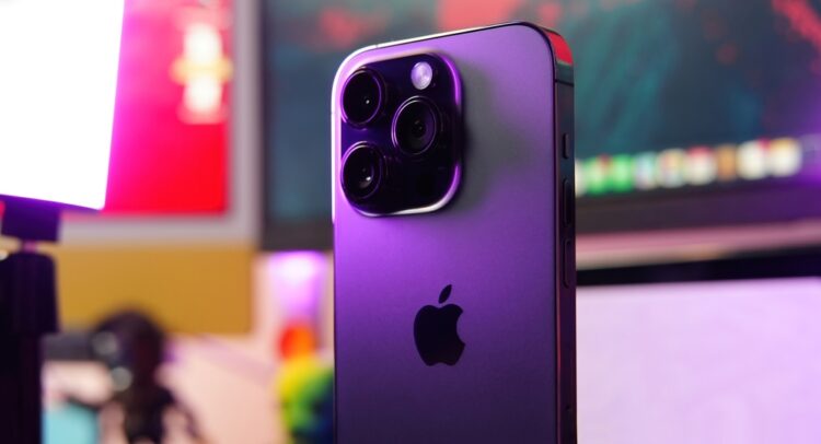 Поставки iPhone от Apple (NASDAQ:AAPL) в Китае резко возросли