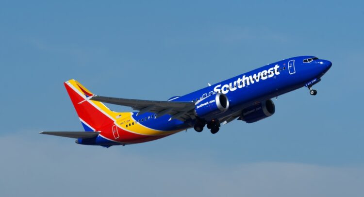 Акции Southwest (NYSE:LUV) снизились из-за пониженного прогноза на второй квартал